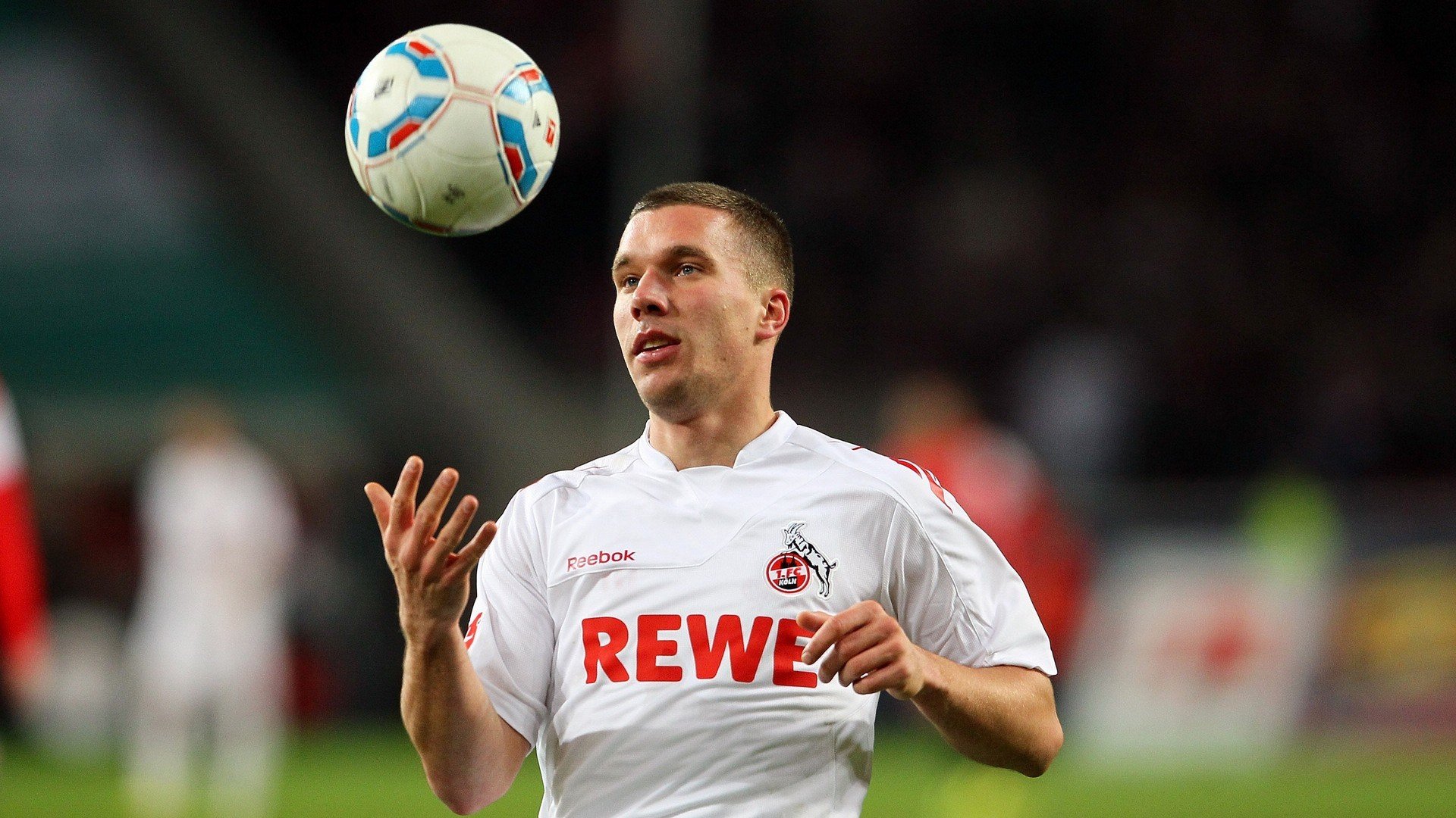 爱游戏官网app-团队技战术配合初见成果，团队成员在技术和技能上形成互补